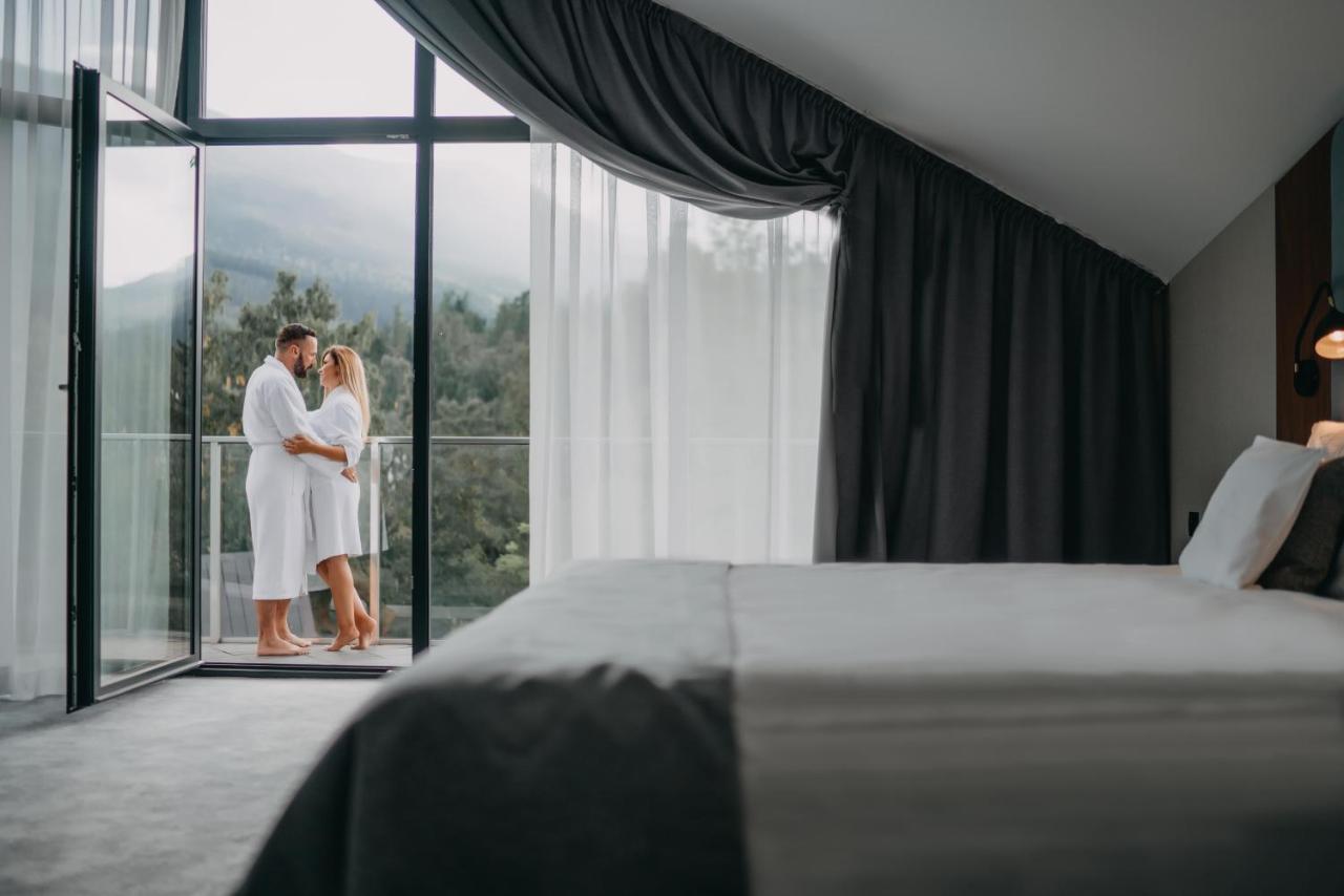 Green Mountain 5* Hotel Karpacz Esterno foto A couple at the hotel