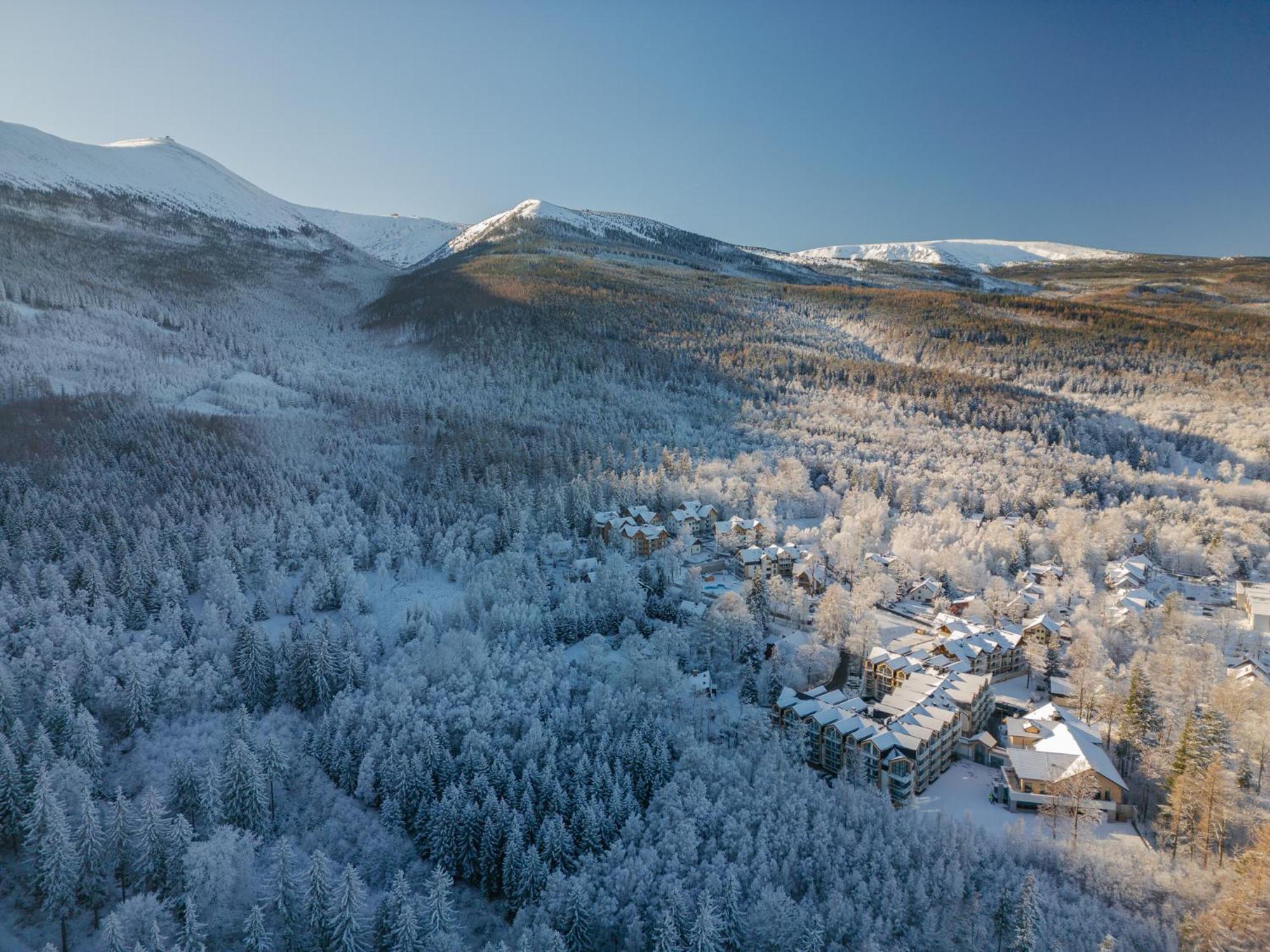 Green Mountain 5* Hotel Karpacz Esterno foto Aerial view of the village